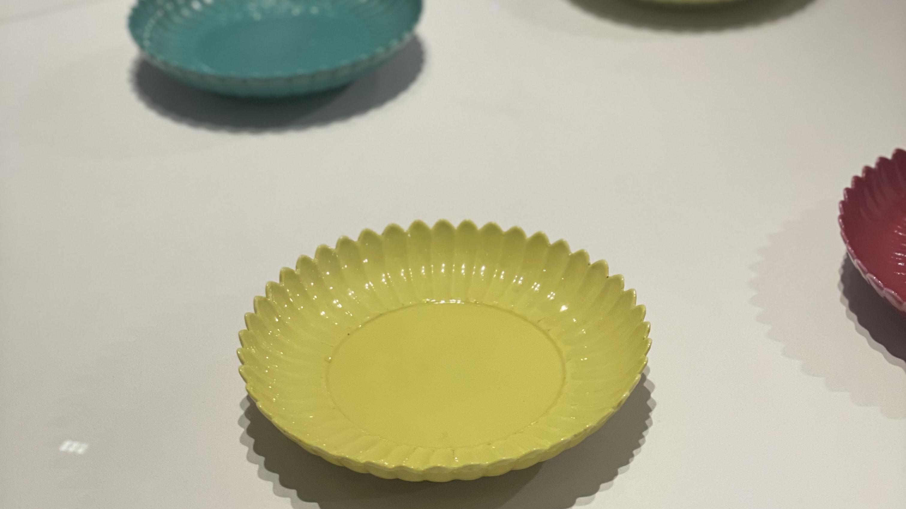 香港故宮文化博物館展出七彩釉菊花碟