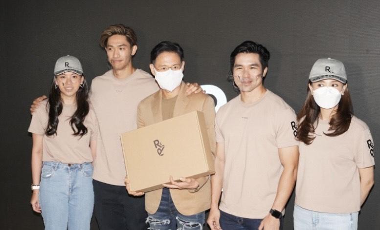 吳婉芳細仔胡智同健身中心開幕 「歌神」張學友驚喜現身