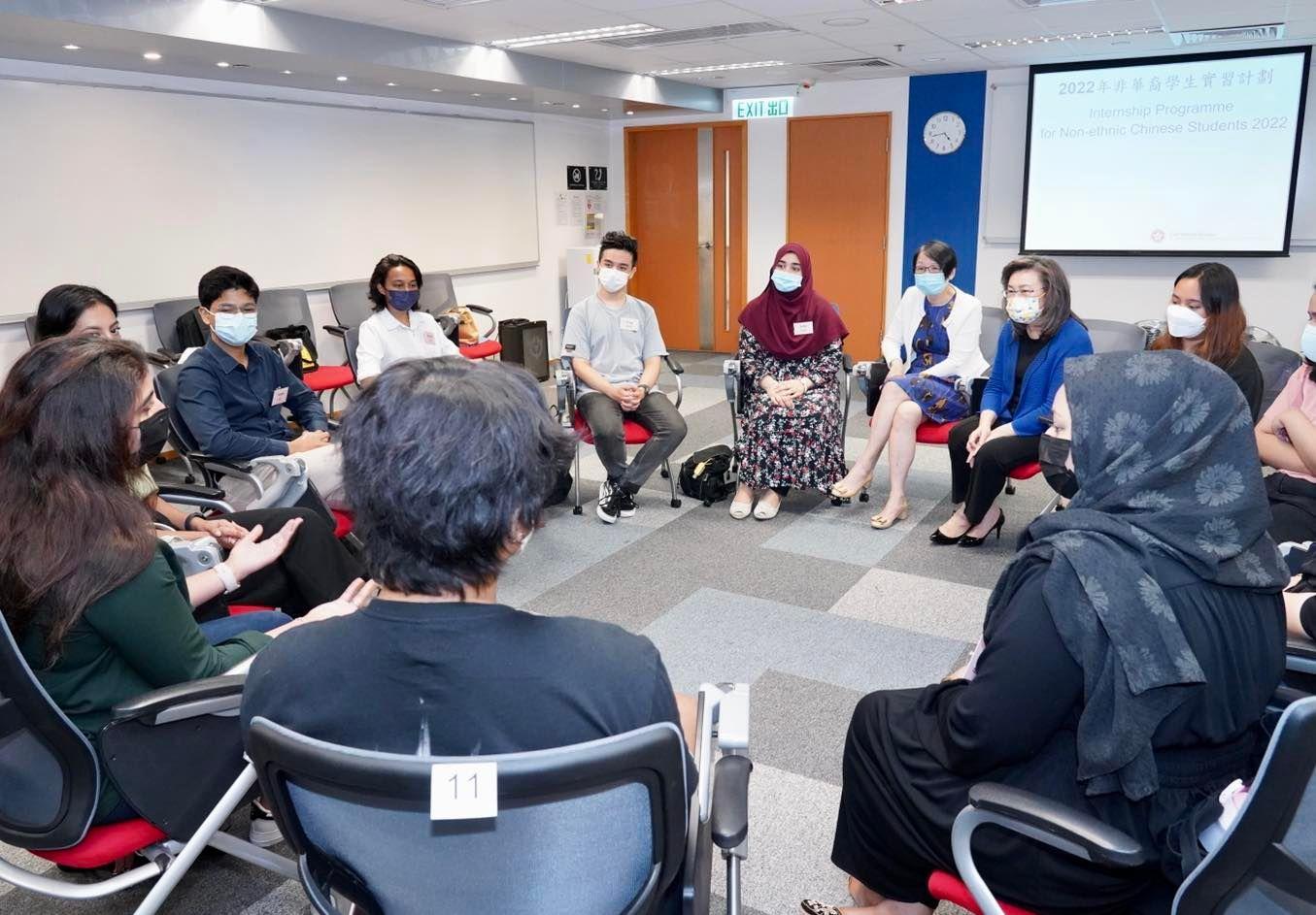 楊何蓓茵：至今逾百名非華裔大專生參與政府實習計劃