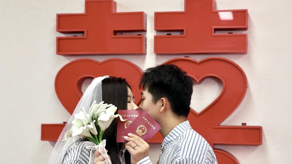 內地多地都有新人在七夕結婚。(中新社)