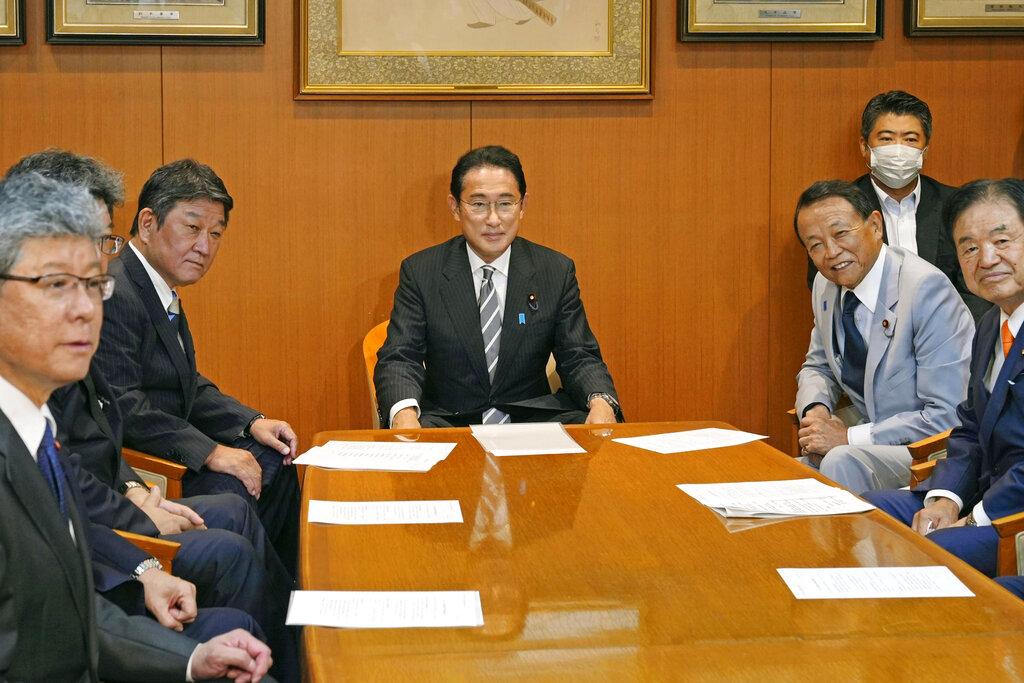 日本首相岸田文雄今早與自民黨高層會面。(美聯社)