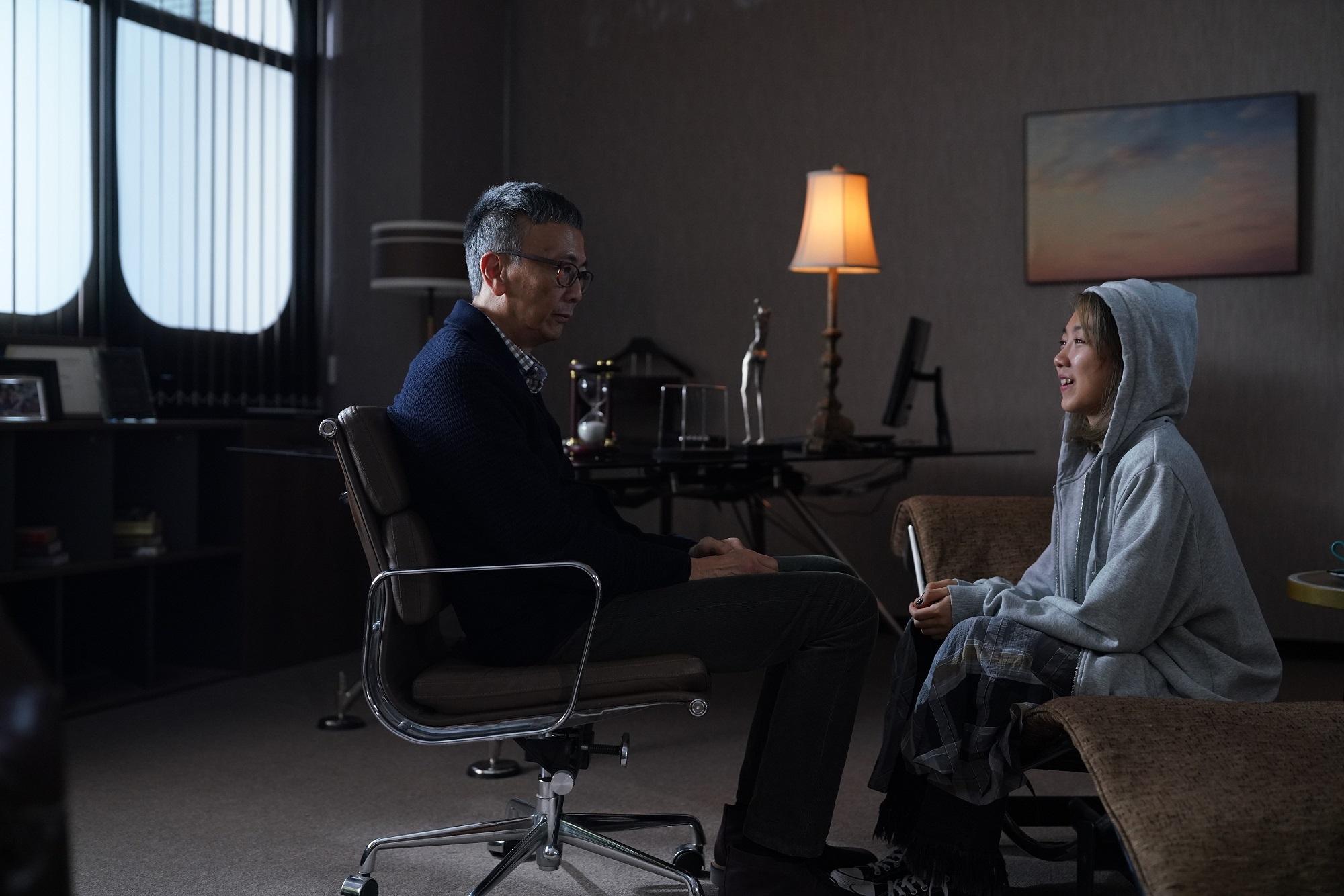 失衡凶間｜鄭丹瑞演心理醫生勁壓場  顏卓靈讚嘆令角色昇華