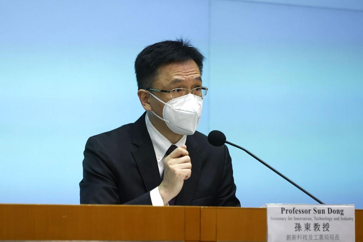 孫東初步確診新型肺炎，他今日仍有上班。(資料圖片／蘇文傑攝)