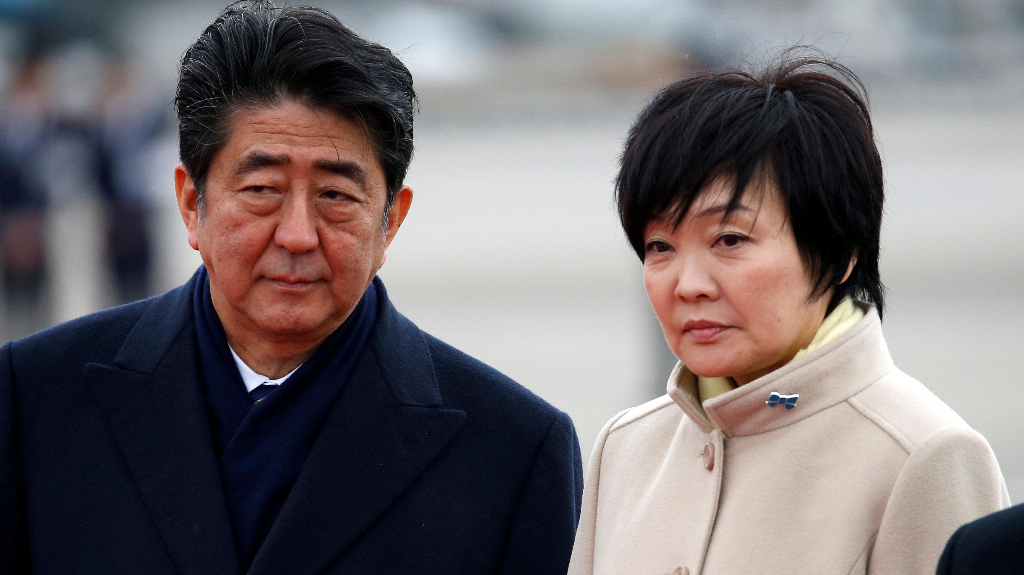 安倍晉三夫婦曾捲入的森友學園案，遺孀要求追究涉案3名前官員。(資料圖片)