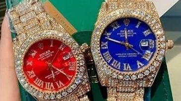 台灣網民在FB花6000新台幣買勞力士情侶錶，結果發現受騙。(FB爆料公社)