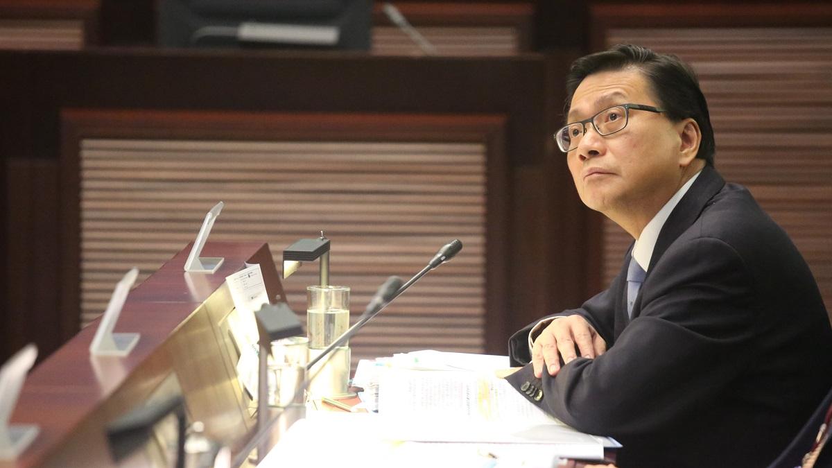 張炳良在報章撰文，促請政府盡快公布抗疫「終局路線圖」。(資料圖片／鍾式明攝)