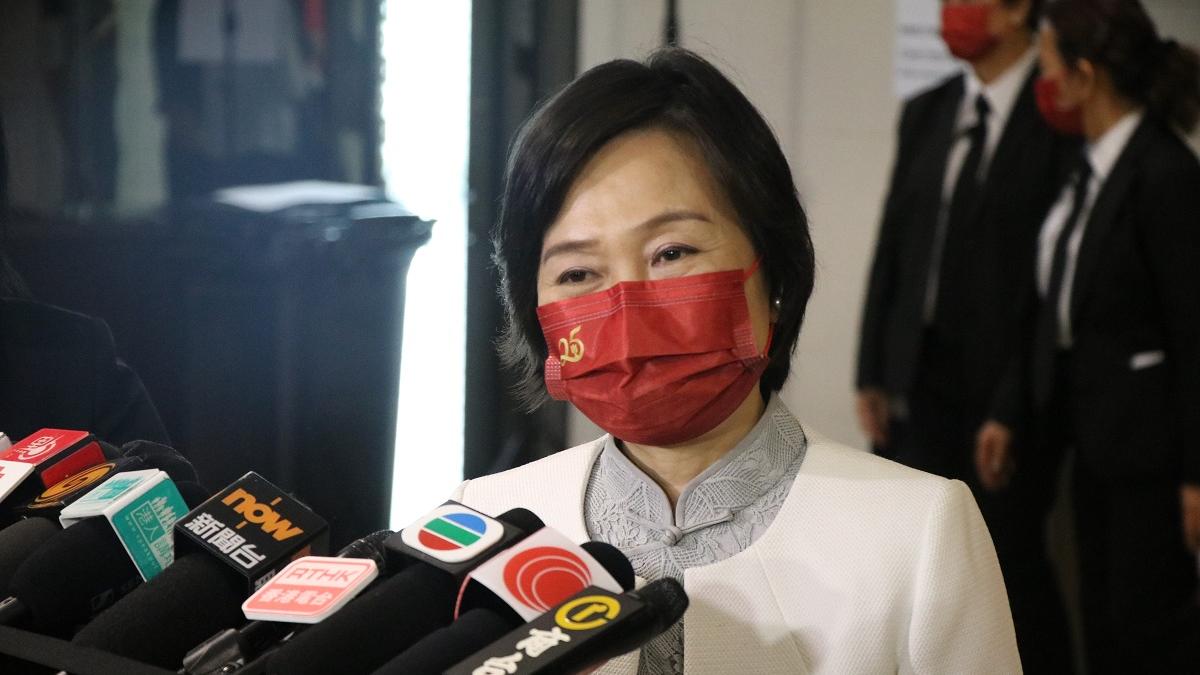 蔡若蓮預期，教師專業操守指引會在今年內公布。(林俊源攝)