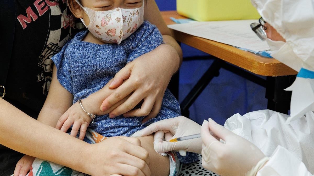 衞生署在過去一周，沒有接獲涉及3歲以下幼童接種新冠疫苗後的異常事件報告。(資料圖片／蘇文傑攝)