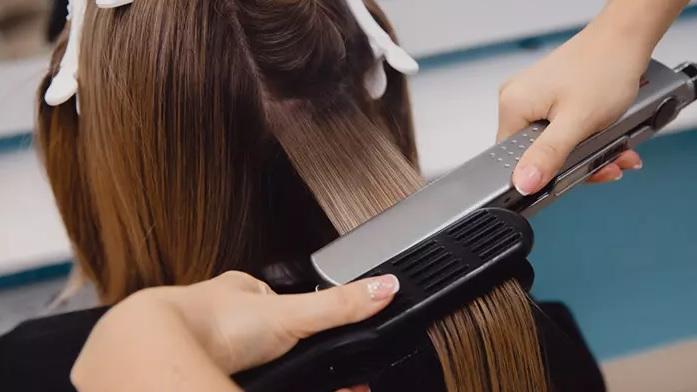 最新研究顯示，經常使用直髮產品的女性患子宮癌風險，比從不使用的女性高出約2.5倍。(互聯網)
