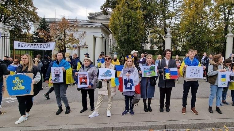 波蘭民眾發起「公投」兼併俄大使館，網民：傷害不大侮辱性強。(UkrinForm)