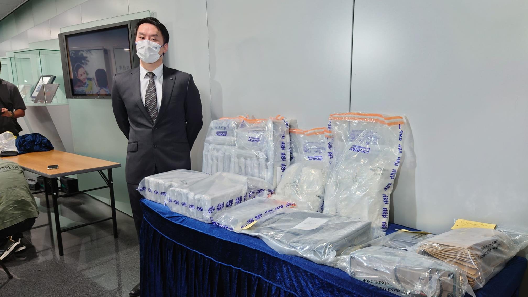 警方搗破九龍灣毒品倉庫，檢值5,000萬元可卡因。