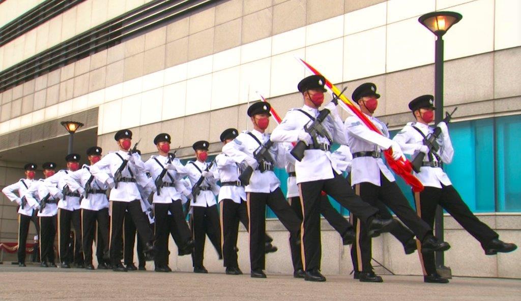 今年的升旗禮是第二年表演中式步操