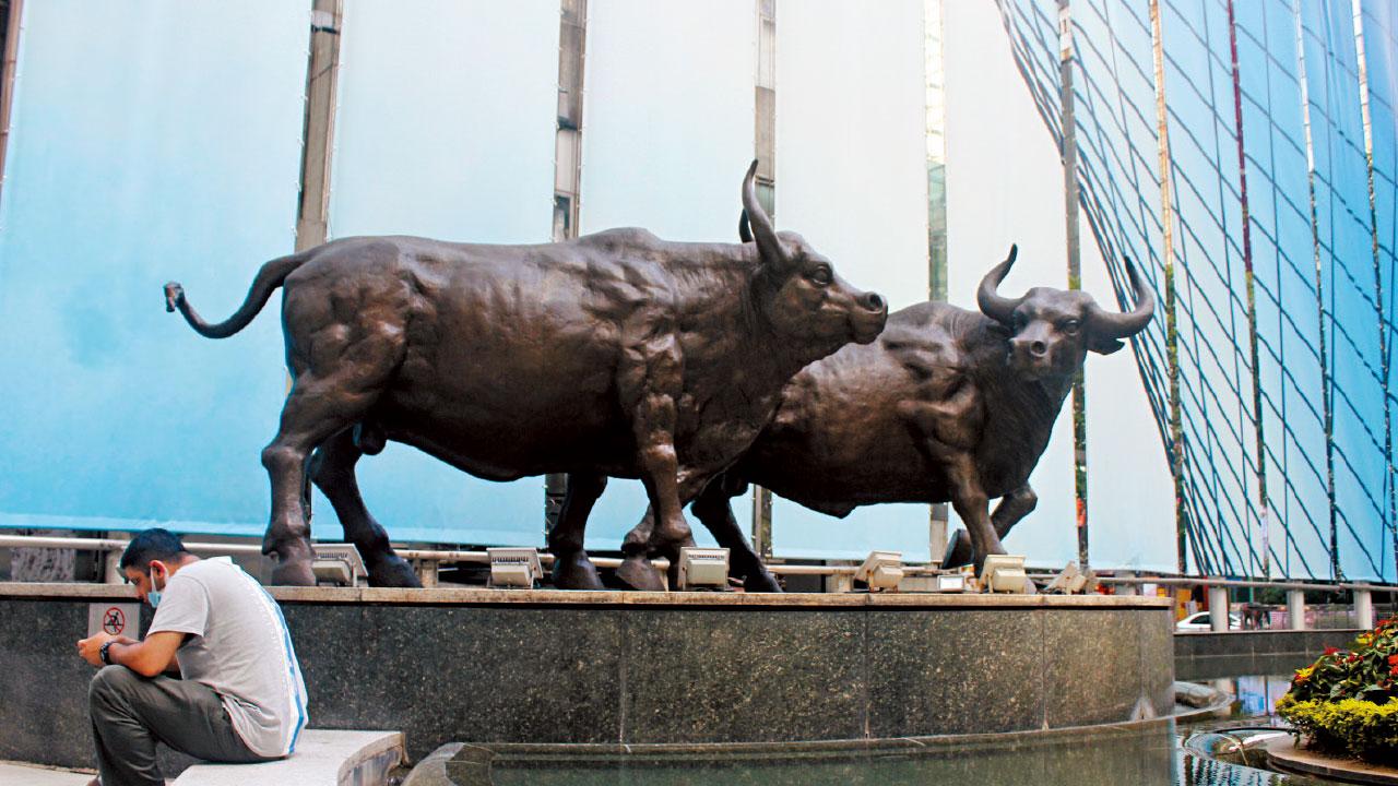 托價失效｜逾百企上月共擲220億 港股回購1年高 難敵沽壓