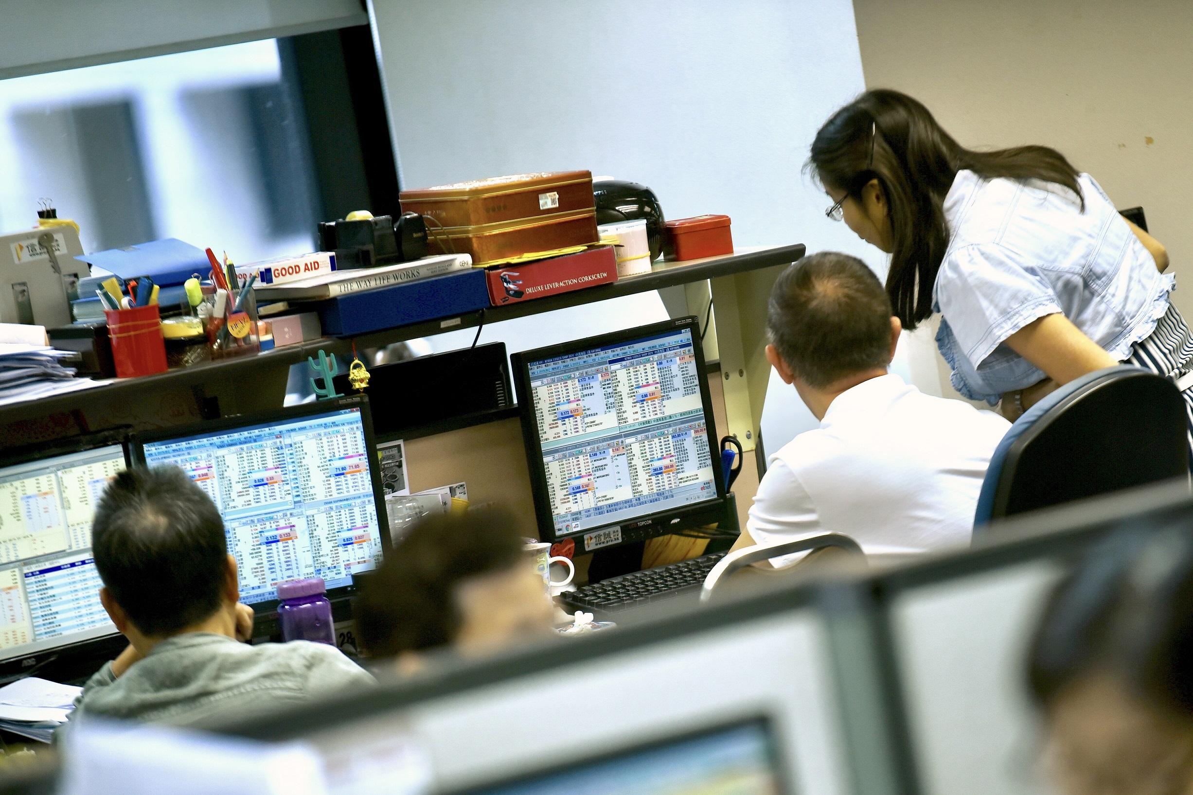 恒指下試年代低位