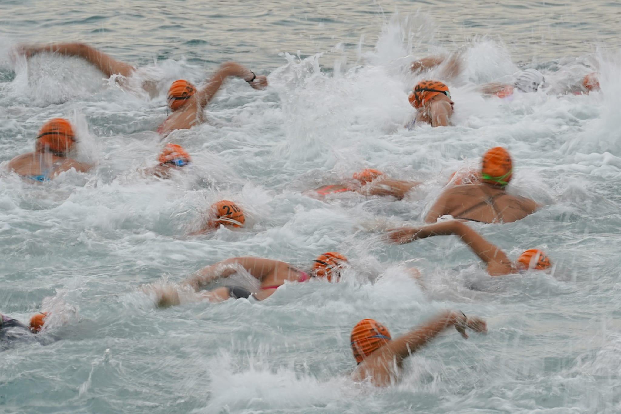 維港泳2022｜如期舉行泳手感天氣合適 臨時交通安排料維持至下午約1時