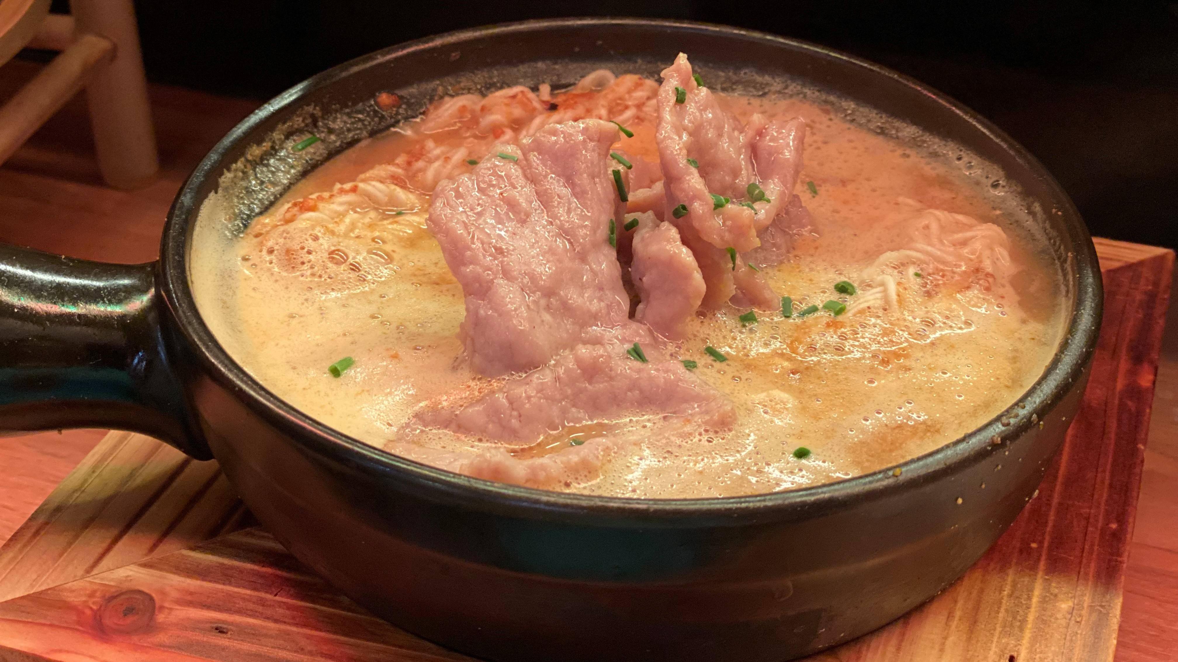 茶餐廳飲食款式多，適合港人多變口味。