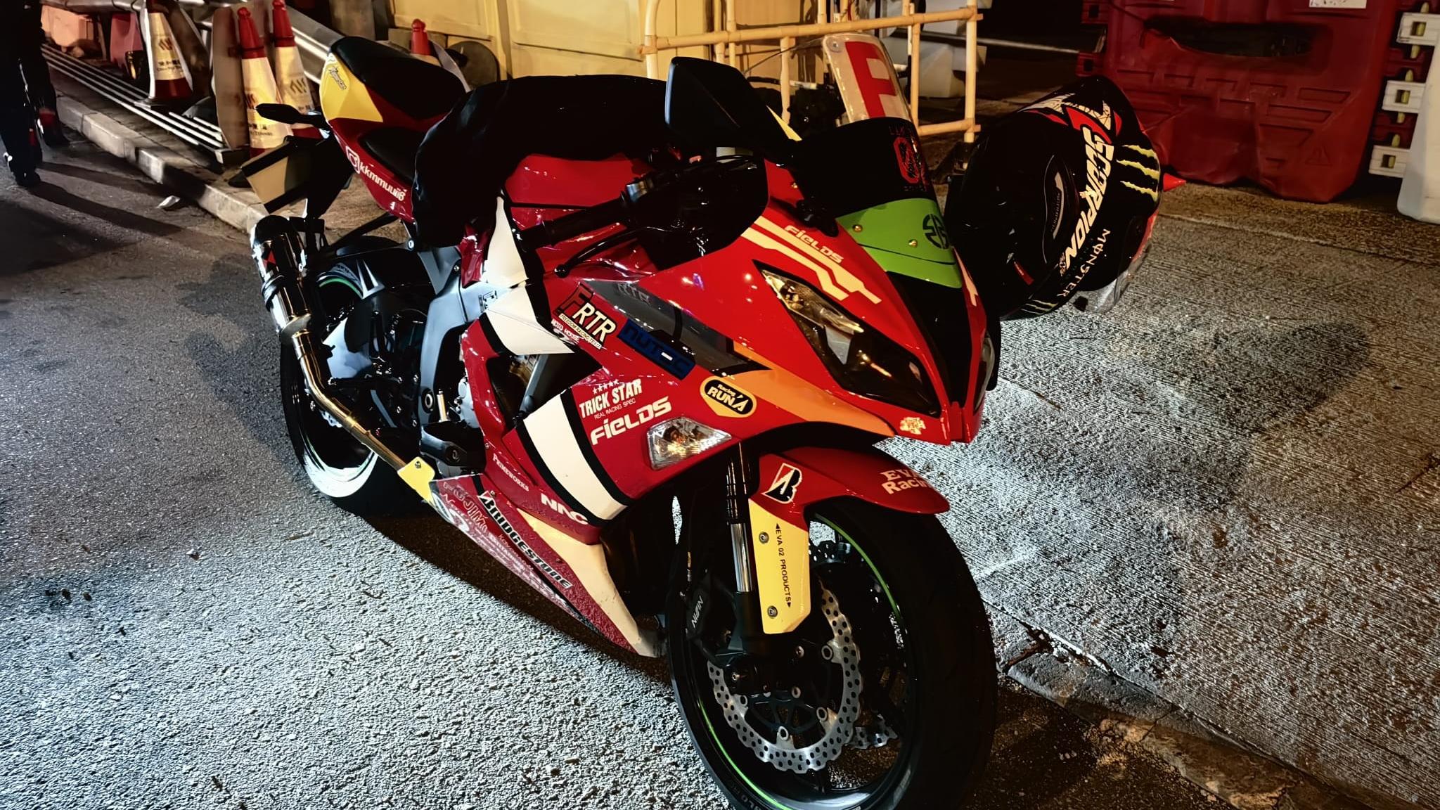 觀塘繞道超速兼左穿右插，鐵騎士涉危駕被捕。(警方圖片)