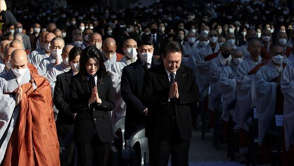 南韓總統尹錫悅為梨泰院事件道歉。(路透社)