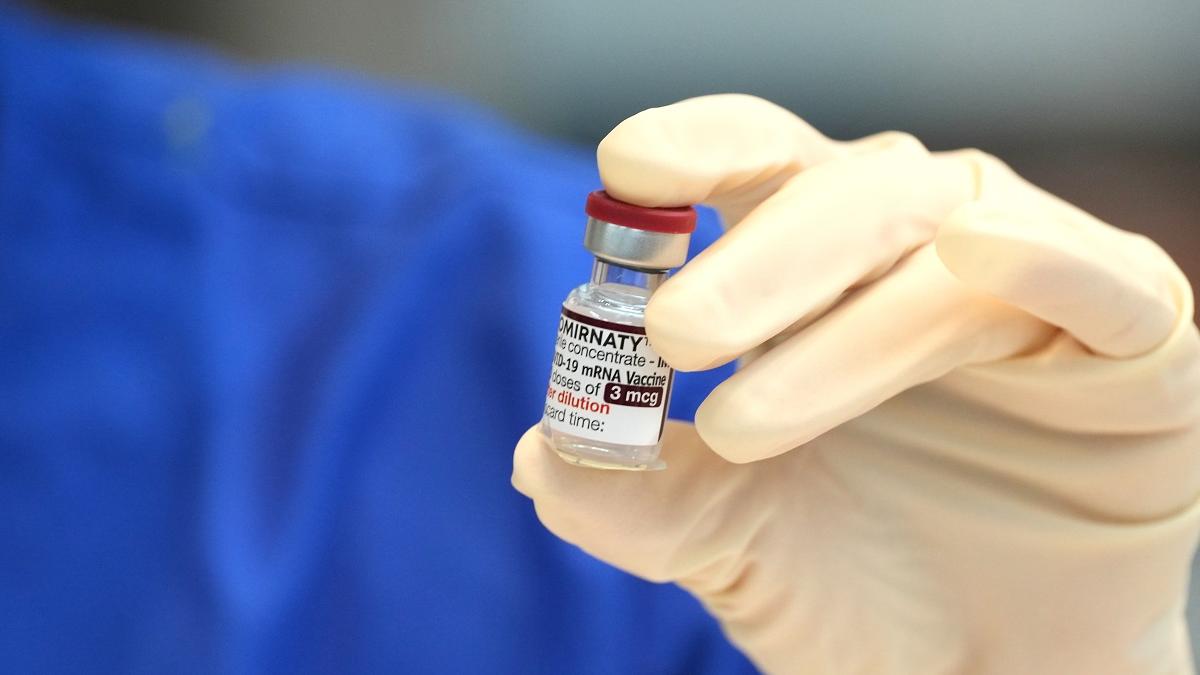 因應復必泰疫苗幼兒和兒童配方需要特別的稀釋程序，相關母嬰健康院和學生健康服務中心不設即場疫苗接種。(資料圖片／陳奕釗攝)