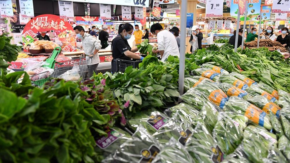 內地上月CPI按月漲幅回落，主要是鮮菜等食品需求回落影響價格漲幅回落。(中新社)