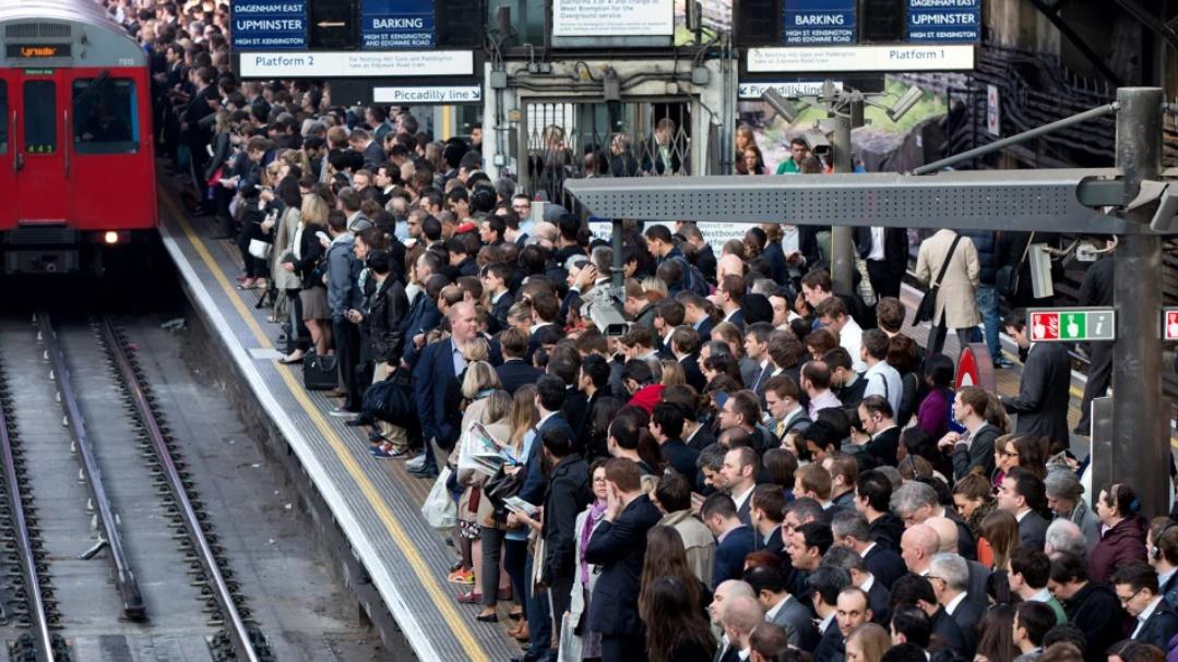  英國鐵路工人拒絕加薪方案，將如期發動罷工。(資料圖片)