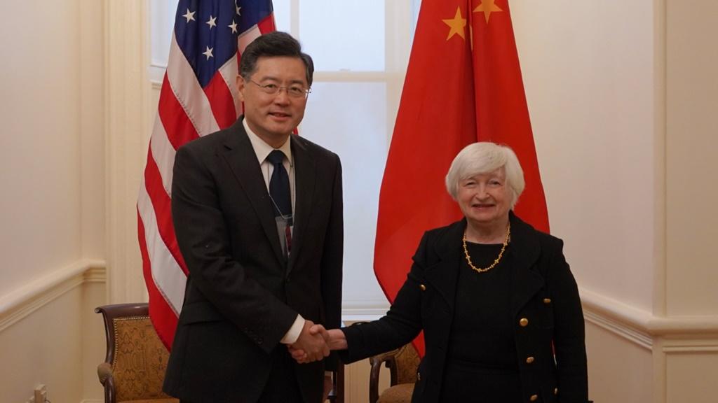 秦剛會見耶倫，雙方同意加強兩國經貿協調溝通。(中國駐美國大使館)