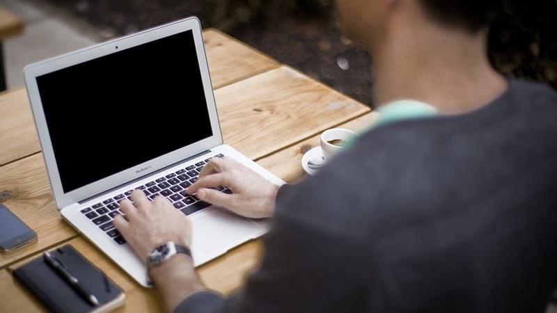 日本公務員被揭返工睇58小時AV，辯稱：有憂慮要分散注意力。(資料圖片)