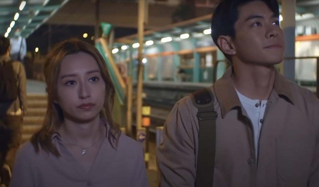 港女聖誕帶男友返屋企，父母竟懷疑請PTBF。(《香港愛情故事》網上劇照截圖)