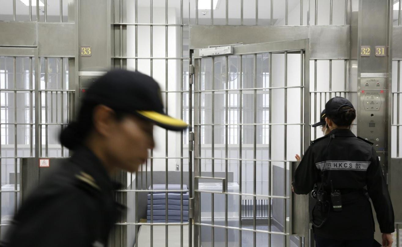 懲教署表示，即日起訪客進入探訪毋須使用安心出行。