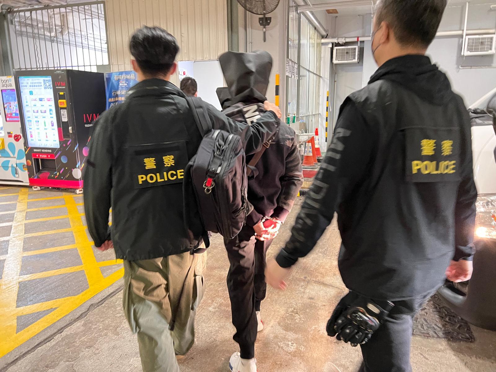 警屯門搗毒品及武器倉庫　檢可卡因武士刀拘兩男