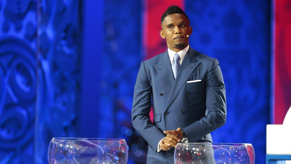 伊度奧被拍到在卡塔爾追打球迷。(美聯社)