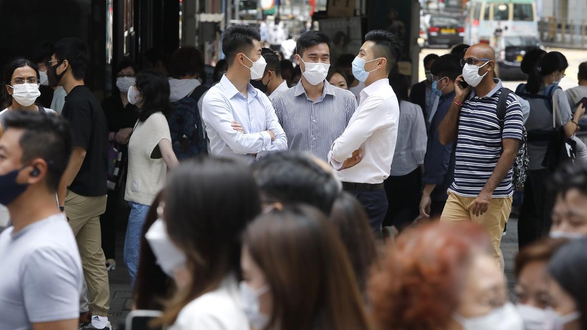 勞工處表示，僱主如要按需要就個別企業或處所採取額外防疫規定，應與僱員坦誠溝通，協商雙方同意的安排。(資料圖片／林俊源攝)