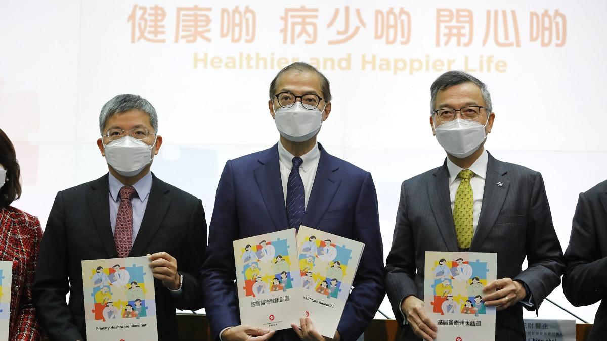 盧寵茂(中)預計，「慢性疾病共同治理計劃」首年會有20萬人參與。(資料圖片／林俊源攝)