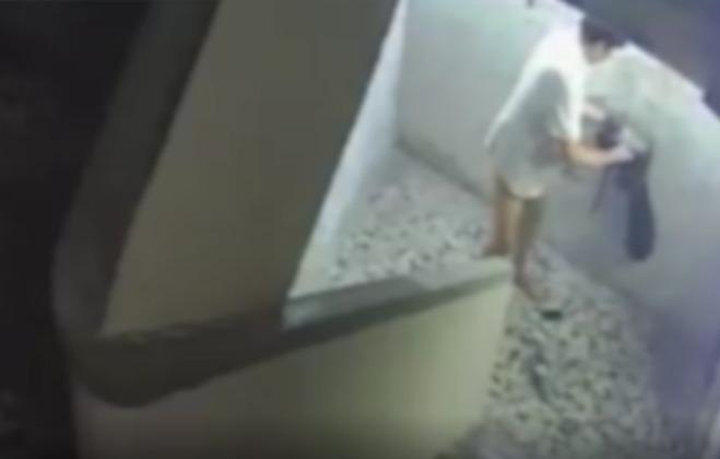 網上熱話｜中年漢疑似「瀨屎」臨危不亂 匿旺角唐樓除褲抆屎落牆