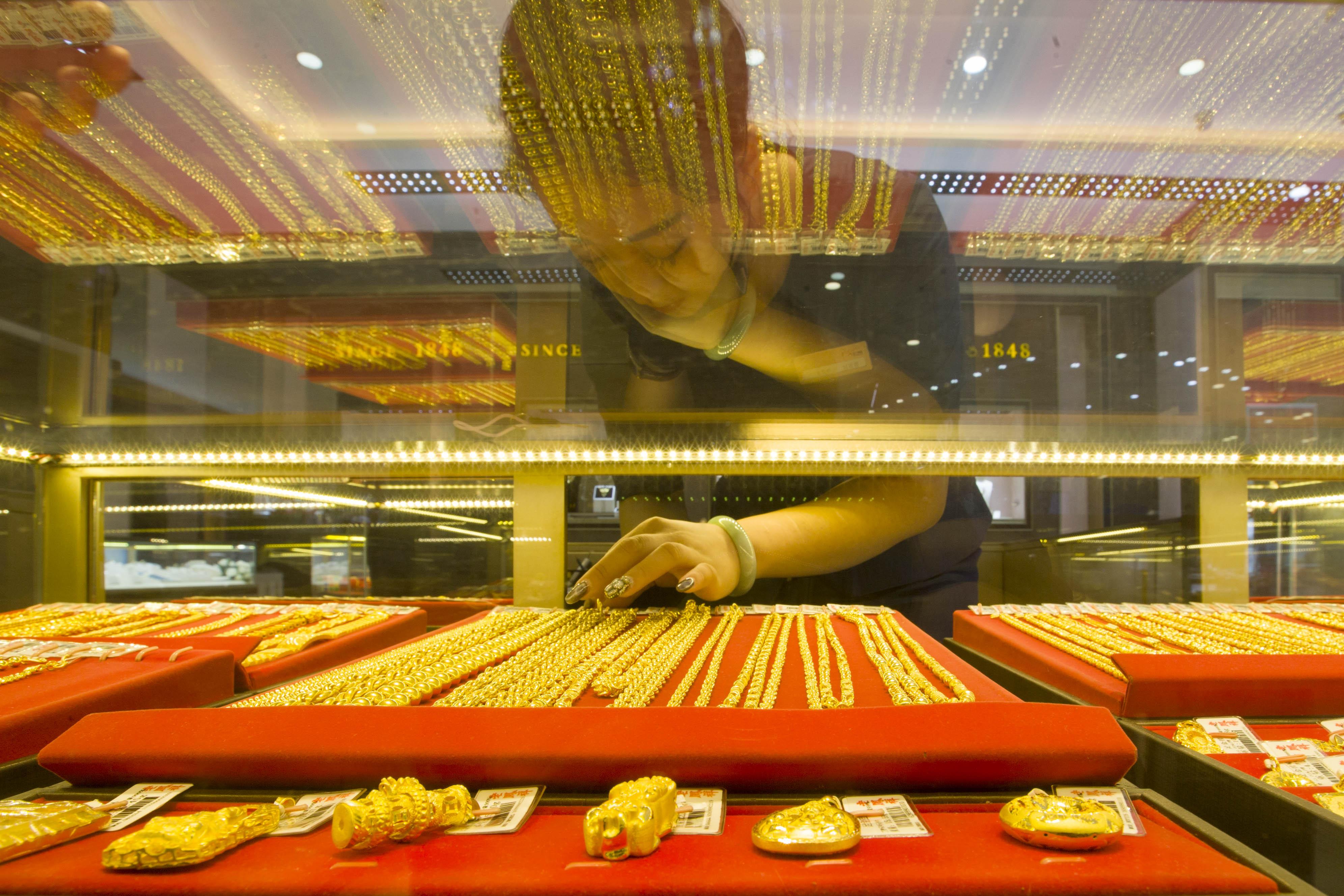 黃金面臨分水嶺 如何操作？