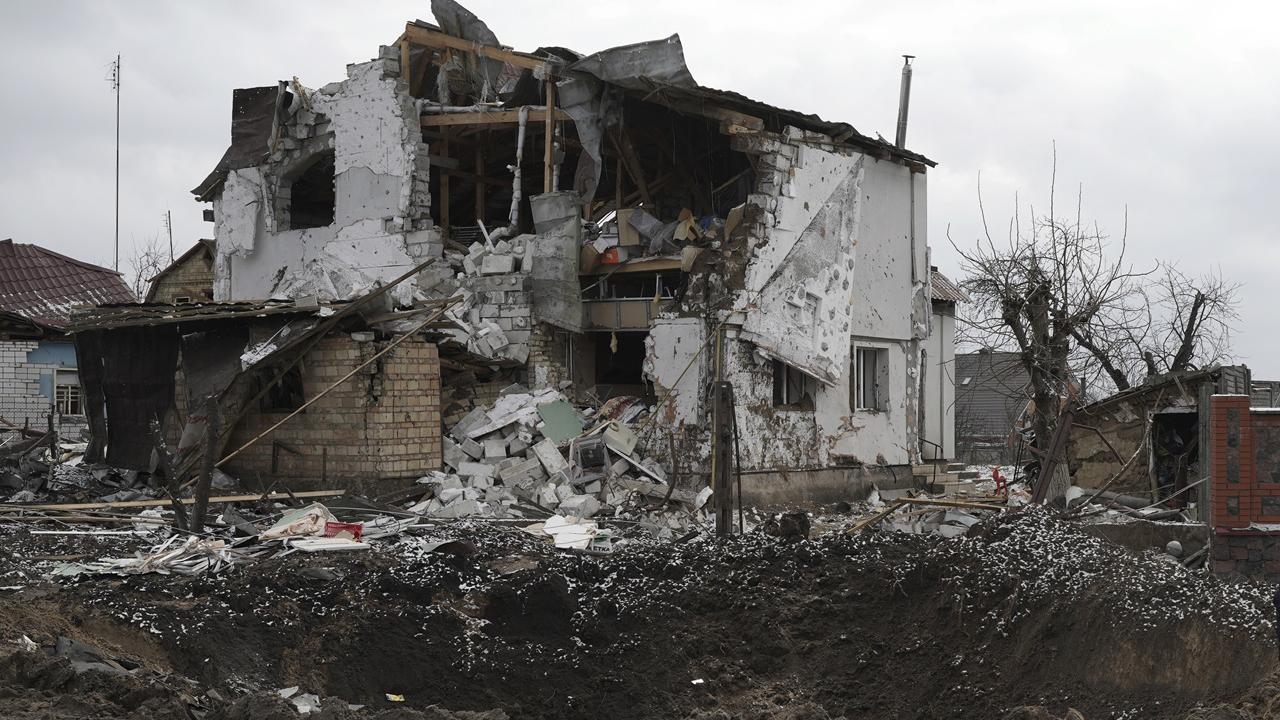 俄軍新一輪轟炸，造成烏方至少11人死亡。(AP)