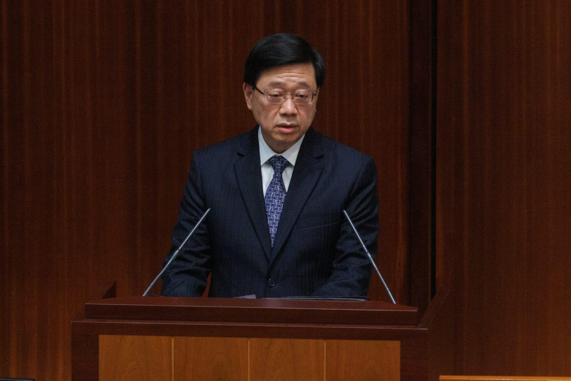 李家超宣布，1月30日起撤銷對感染人士的隔離令。(蘇文傑攝)