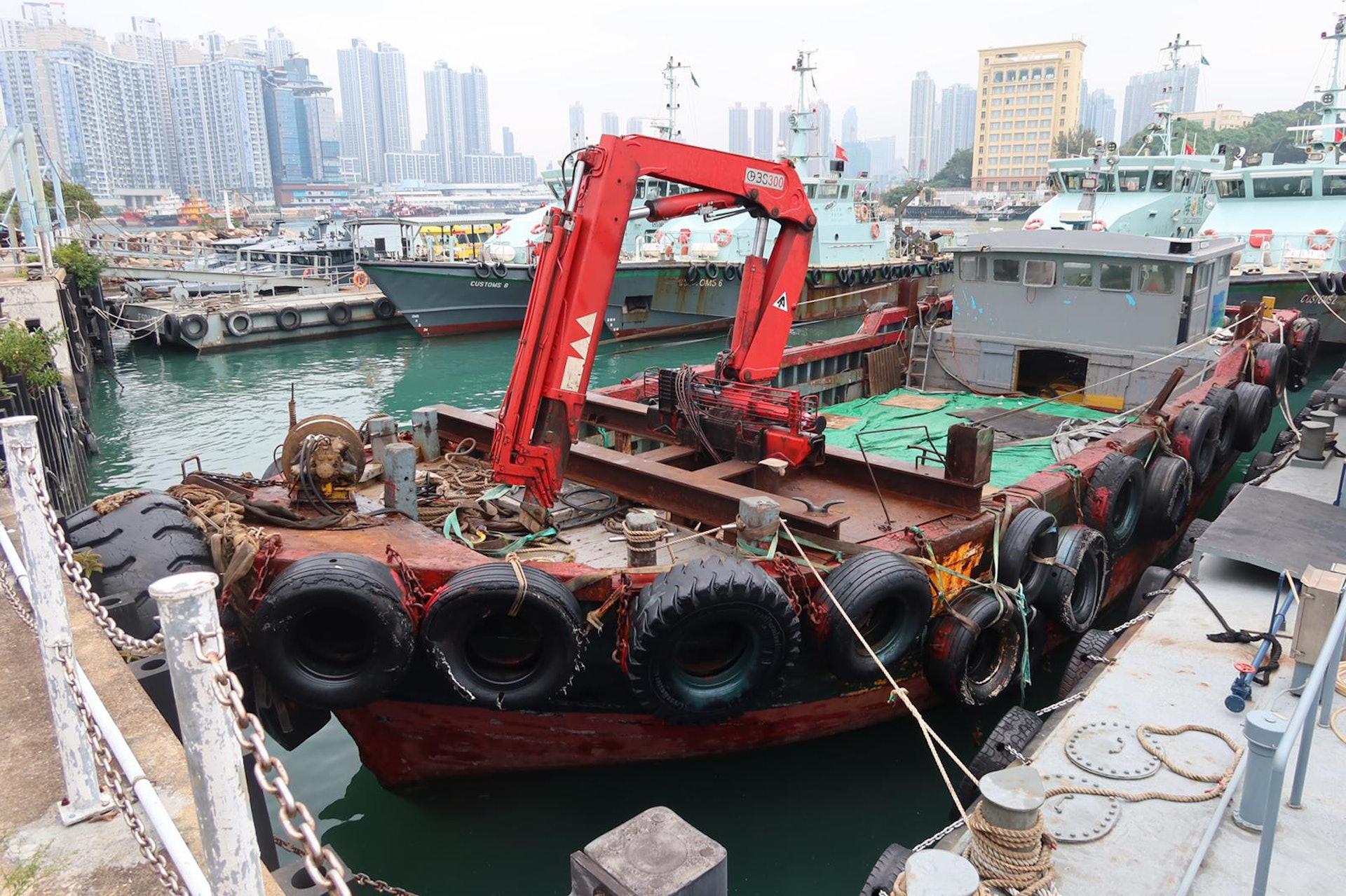 水警海關截貨船檢23噸走私凍肉　市值280萬元拘兩男