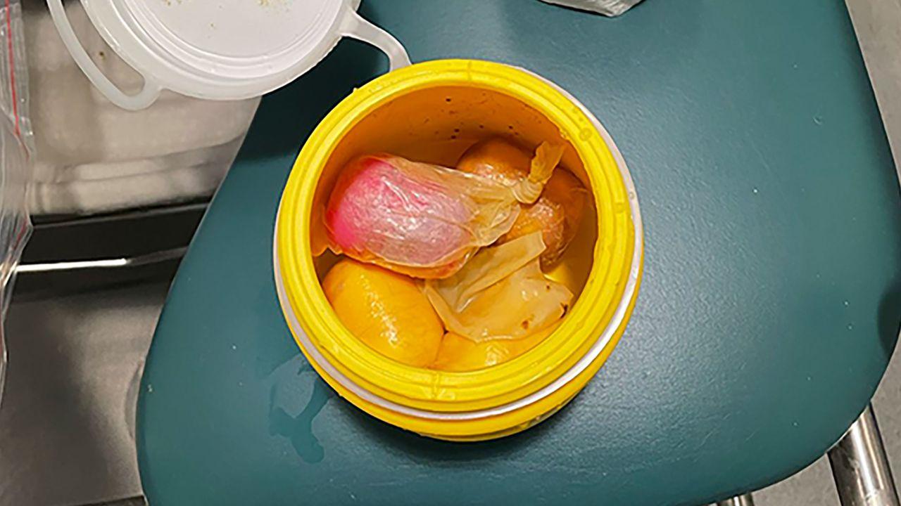 男子用玩具膠囊藏毒。(澳洲邊防圖片)