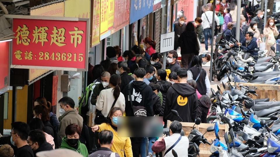 澳門開關首日水貨客重現 關閘出入境人次超過23萬