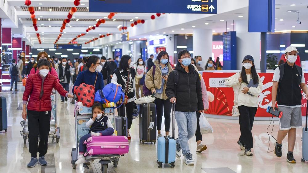 內地民眾擔心開放出入境旅遊導致新變種病毒傳入。(中新社)