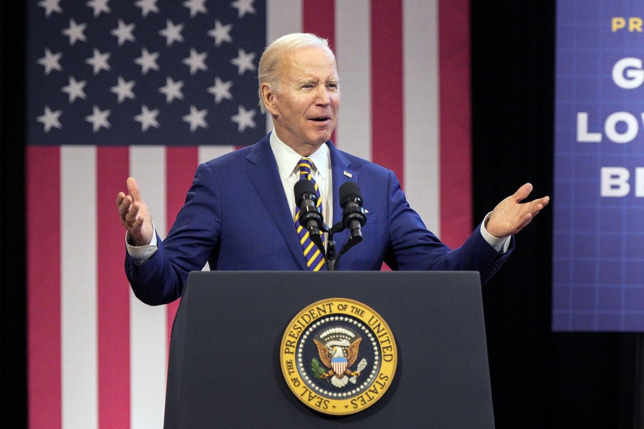 拜登據報考慮就中國氣球及3個不明飛行物發表講話。(AP)