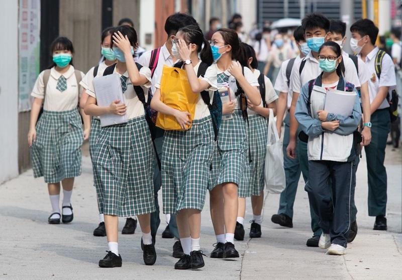 中旅2月26日起一連4個周日，為4至5月參與公民科內地考察師生辦理回鄉證