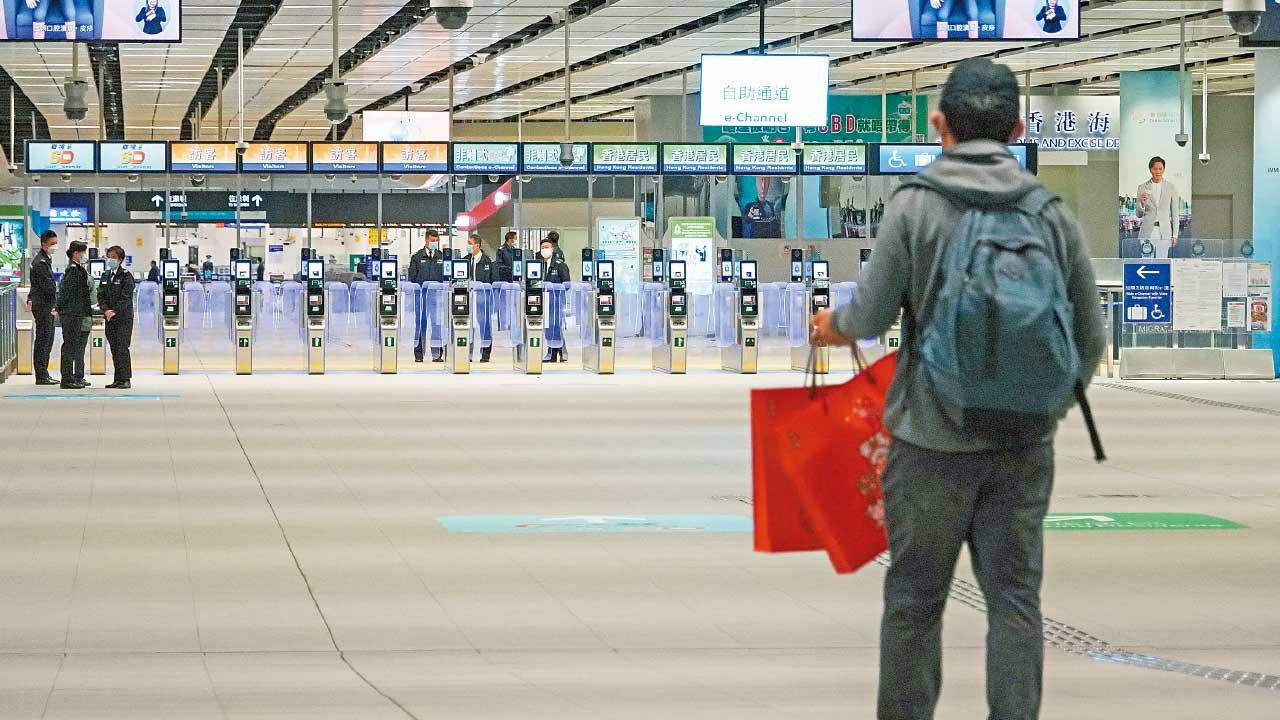 港與內地全面通關 羅湖隔3年重開 香園圍首作旅檢 全日逾24.3萬人次出入境