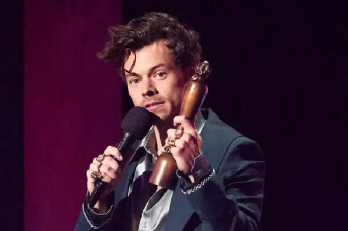 英國音樂大獎｜Harry Styles擸晒4大獎 嘲諷大會對女性不公