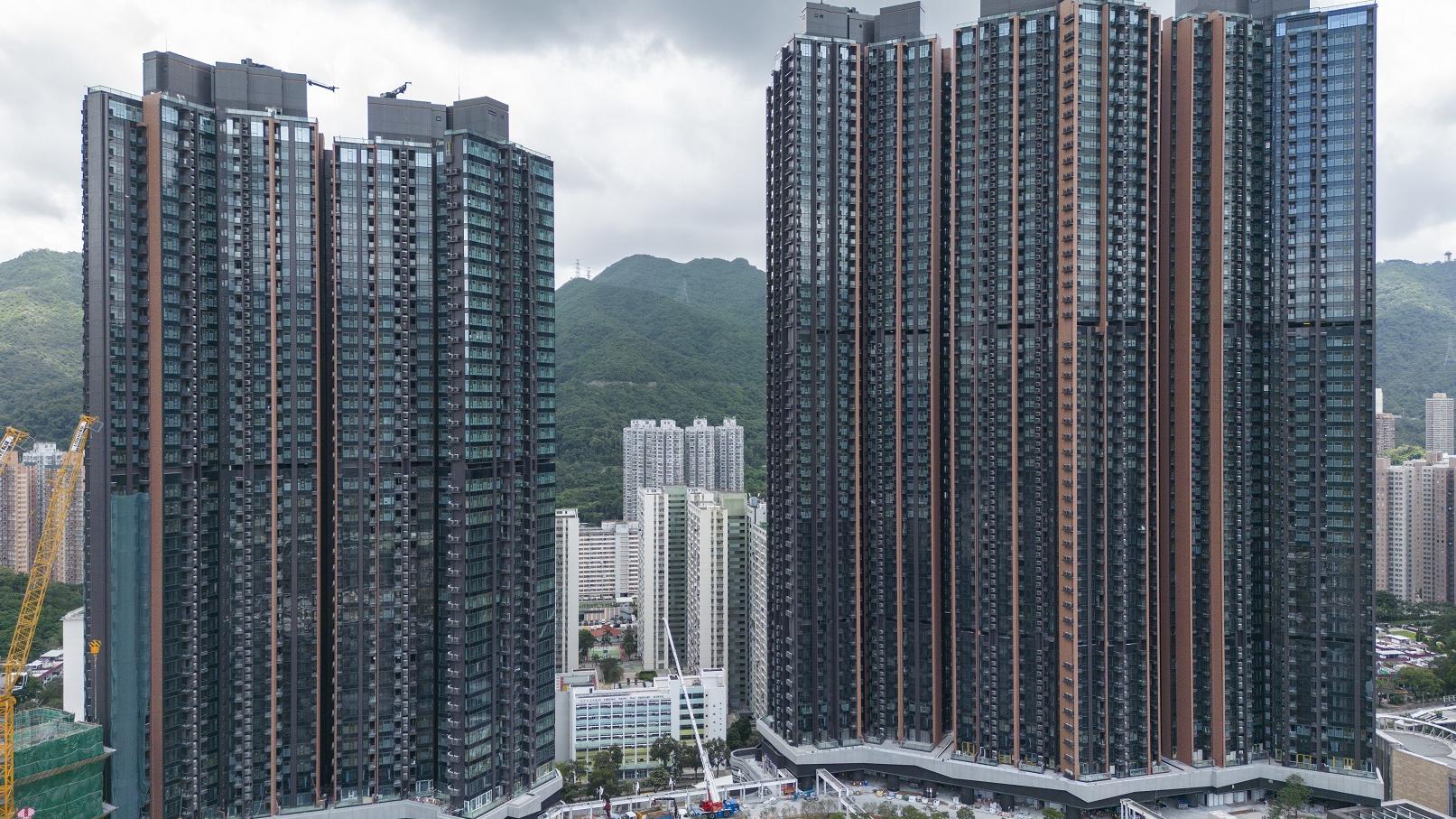 新世界發展(017)