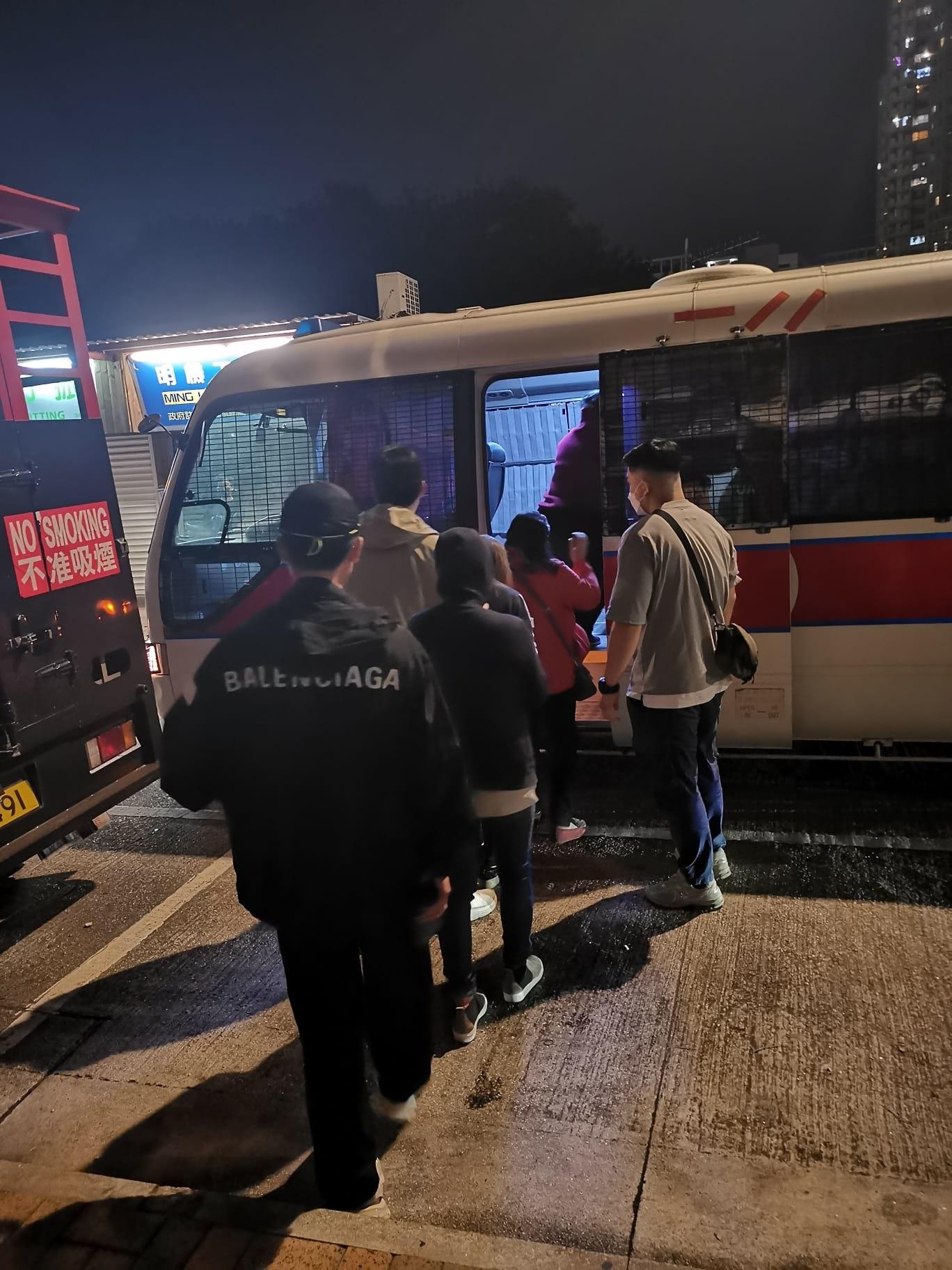 警上水搗破非法百家樂賭檔拘11男女