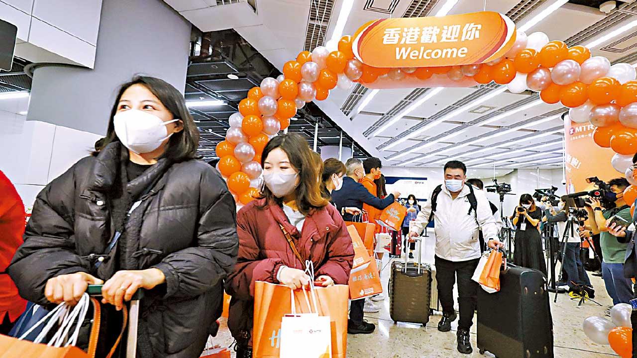 上月50萬旅客按月升兩倍 三千人內地團訪港即日來回