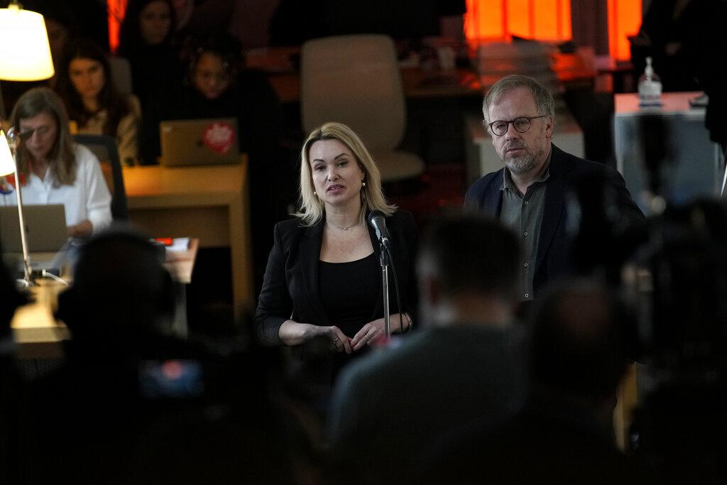 奧夫相尼科娃在法國講述逃亡經過。(美聯社)