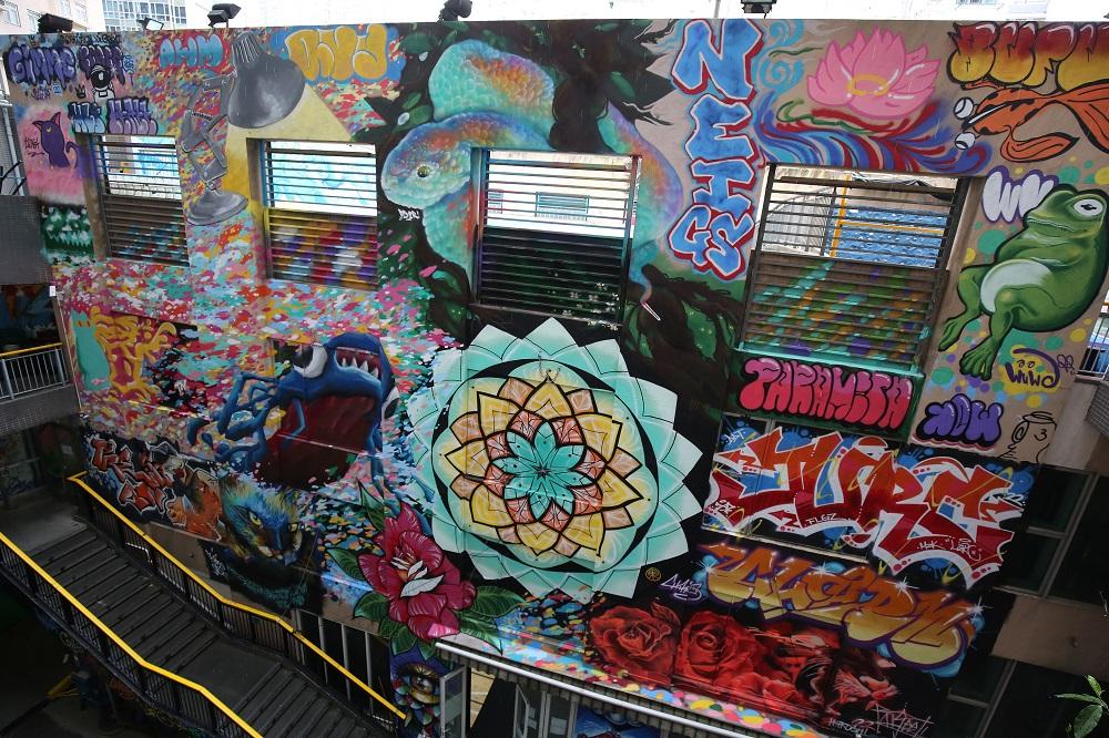 西灣河協青3層樓高巨型塗鴉揭幕